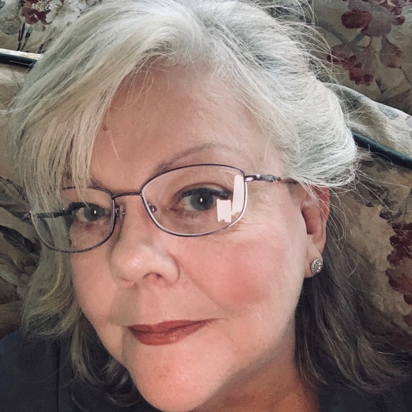 Meet your Posher, Mindy - Picture 1 of 3